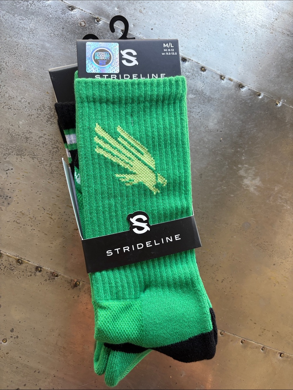 StrideLine Men’s Green Athletic Crew Socks with Wing Logo - M/L